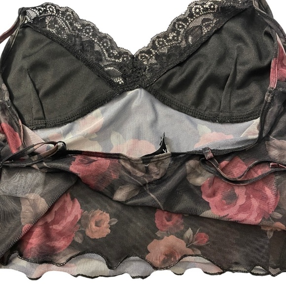 𝙁𝙍𝙀𝙀 🅽🅴🆆 Motel body con black red floral cami sexy sheer top, size Medium - Picture 11 of 11